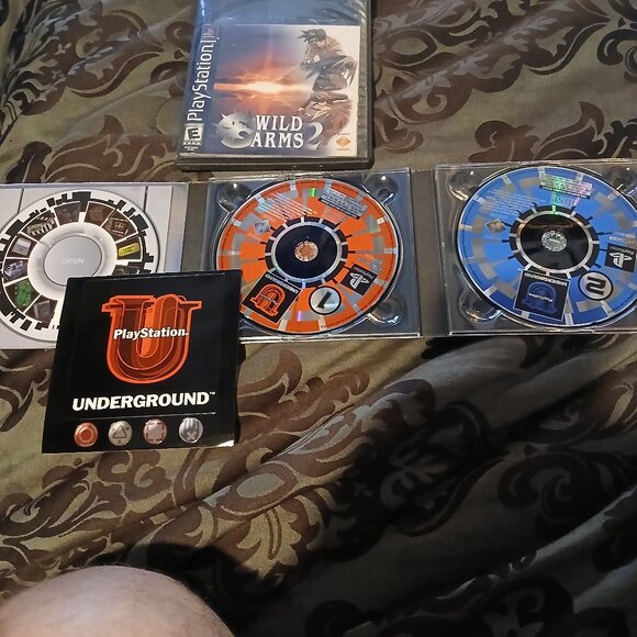 Lot E Playstationgames # of games is 2 each games has 2 discs